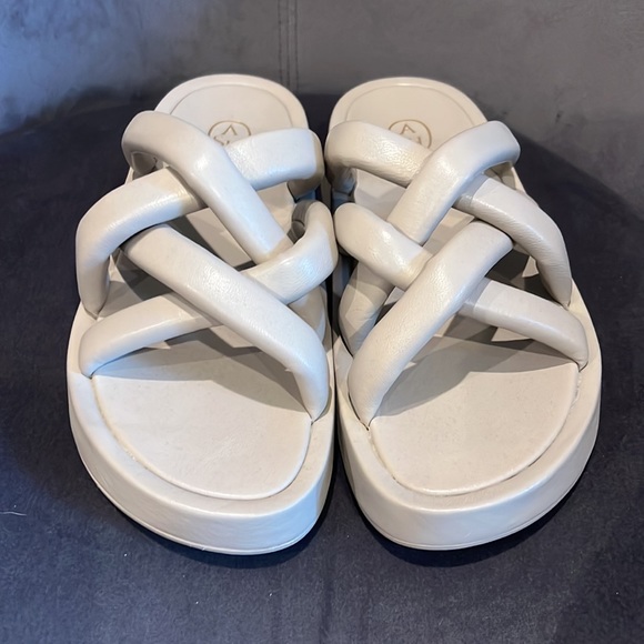 Ash puffy strap slides. Worn once inside. Size 9 - Picture 2 of 7